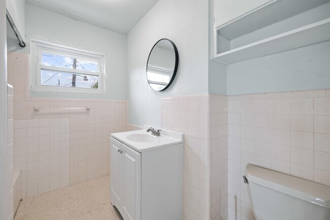 Building Photo - 5411 N Flagler Dr