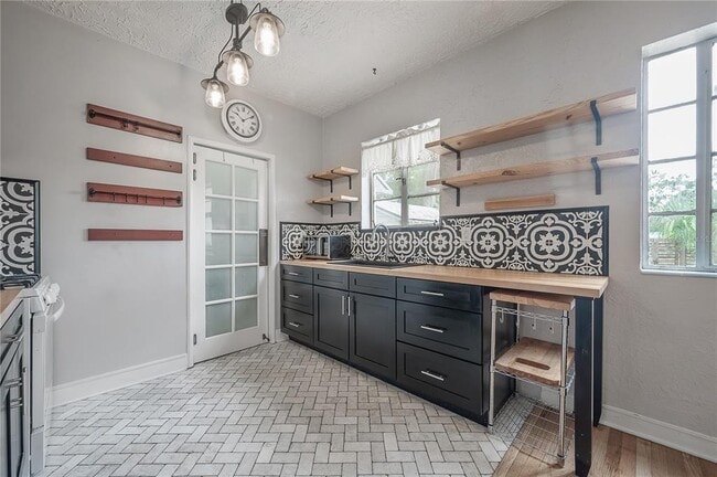 Building Photo - 325 W Rio Vista Ct