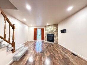 Building Photo - 3408 Queen Anne Way