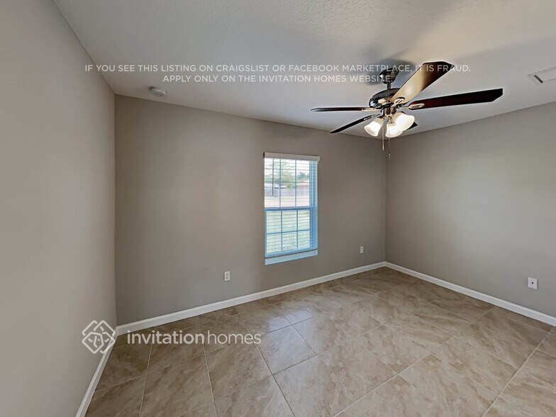 Building Photo - 317 SE Whitmore Dr