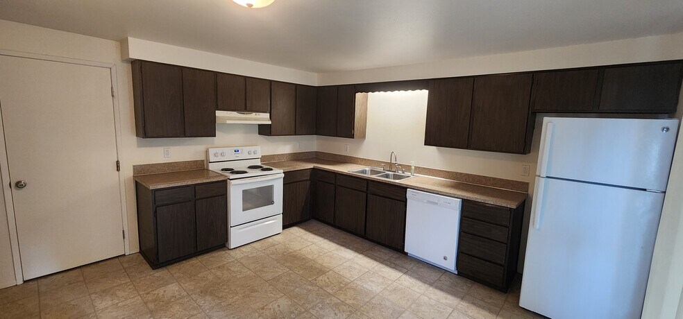 Kitchen - 521 159th St E