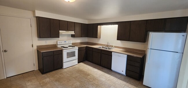 Kitchen - 521 159th St E