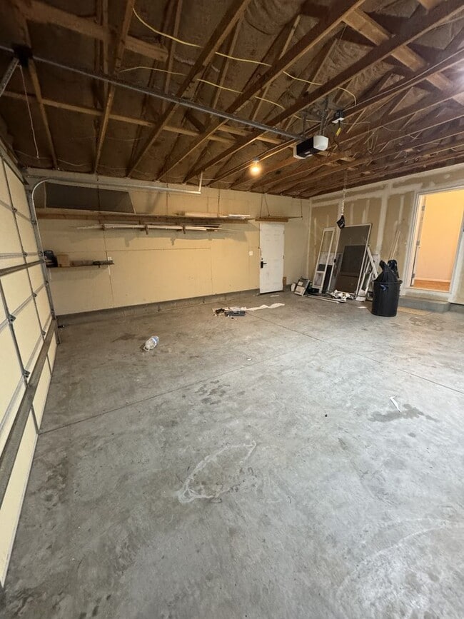 Building Photo - Come and take a look at this GEM!!!!!