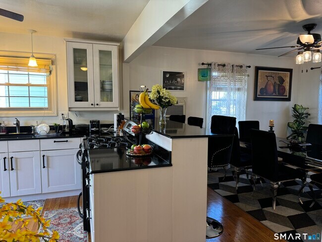 Building Photo - 425 Huntington Rd
