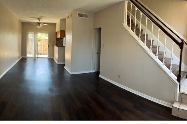 Building Photo - 3600 Jeanetta St