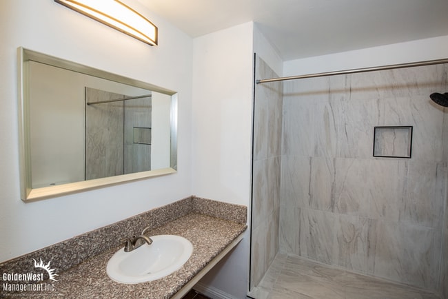 Building Photo - Charming 3Bdm 2Ba Home with Large Yard & 2-Car Garage in Central Las Vegas!