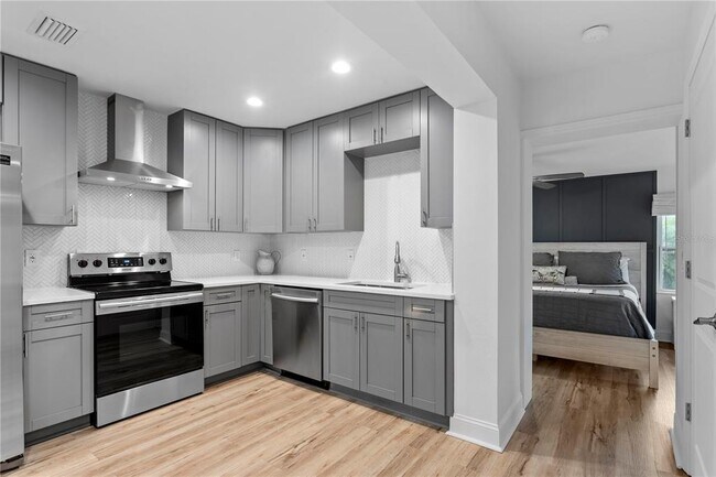 Building Photo - 3511 W Azeele St