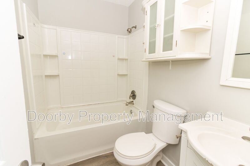 Building Photo - 4316 Greenbriar Rd