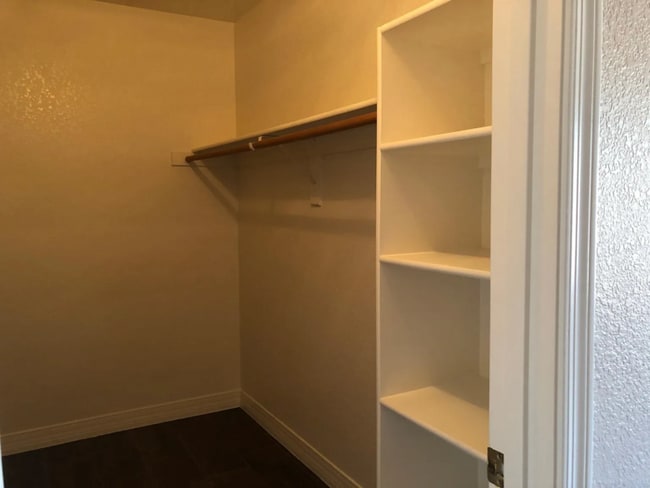 Building Photo - COMING SOON! 3 Bed/ 2 Bath Home in Arrowhead Lakes
