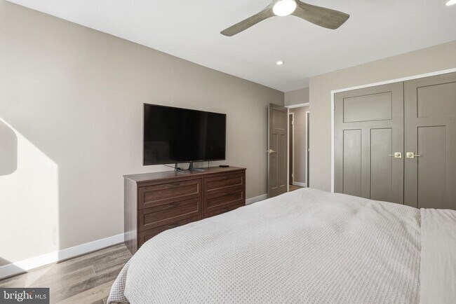 Building Photo - 4390 Lorcom Ln