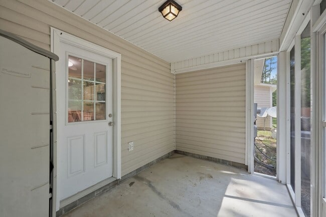 Building Photo - 1404 Old Folkstone Rd