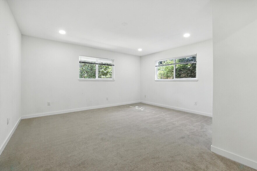 Building Photo - 2051 56th Ave