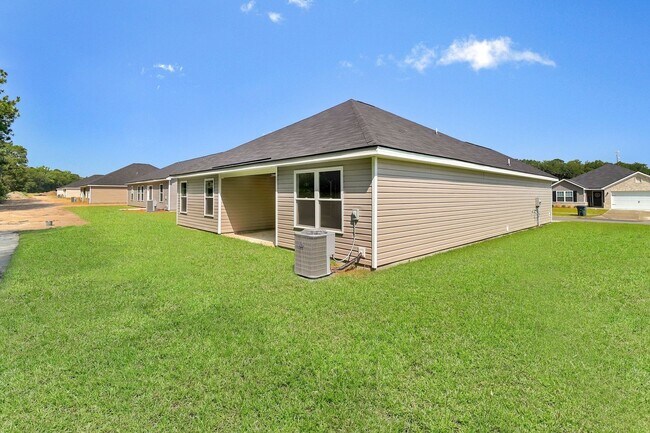 Building Photo - Hartford - Statesboro 3 Bed 2 Bath