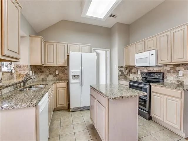 Building Photo - 2430 Norwich Dr