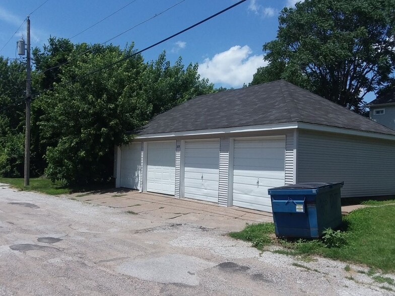 Building Photo - 619 W 16th St