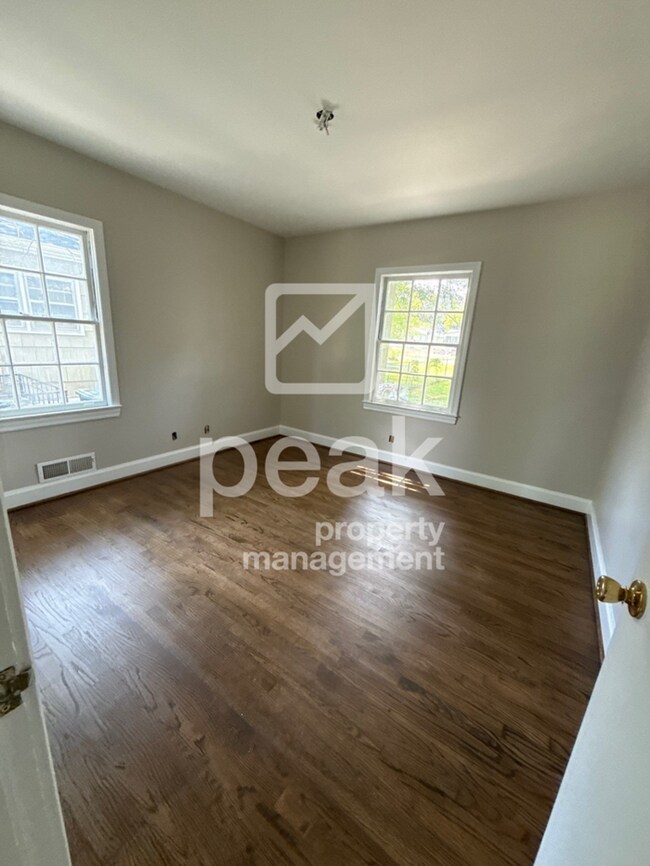 Building Photo - Charming 3-Bedroom Home for Lease in South...