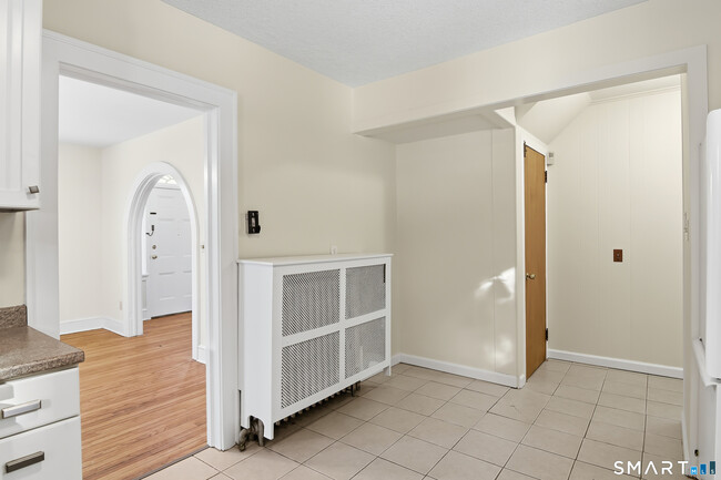 Building Photo - 815 E Main St