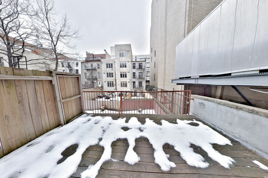 Building Photo - 424 W 51st St