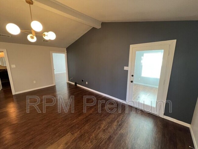 Building Photo - 10494 Wade Dr