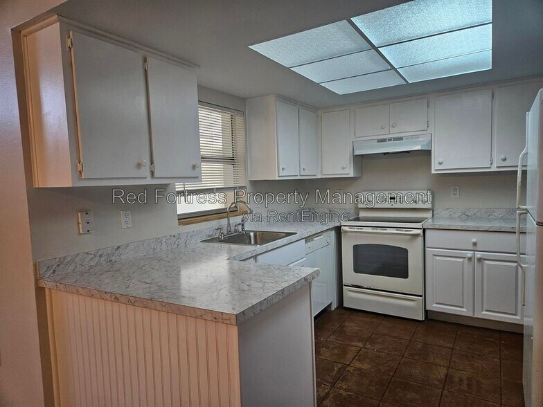 Building Photo - 11 SE 20th Ct