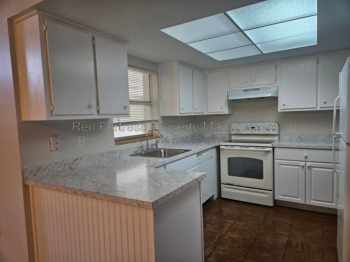 Building Photo - 11 SE 20th Ct