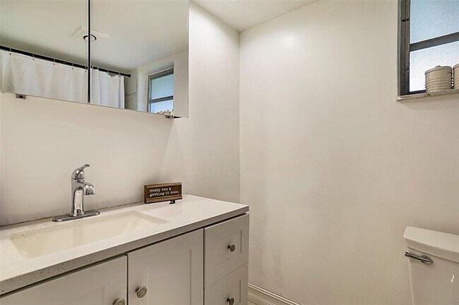 Building Photo - 2850 Forest Hills Blvd