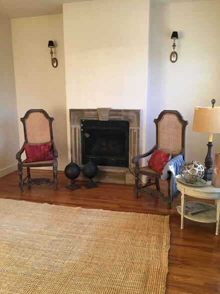 Building Photo - 44 N Olive Ave