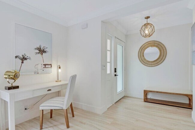 Building Photo - 9 W Riverside Dr