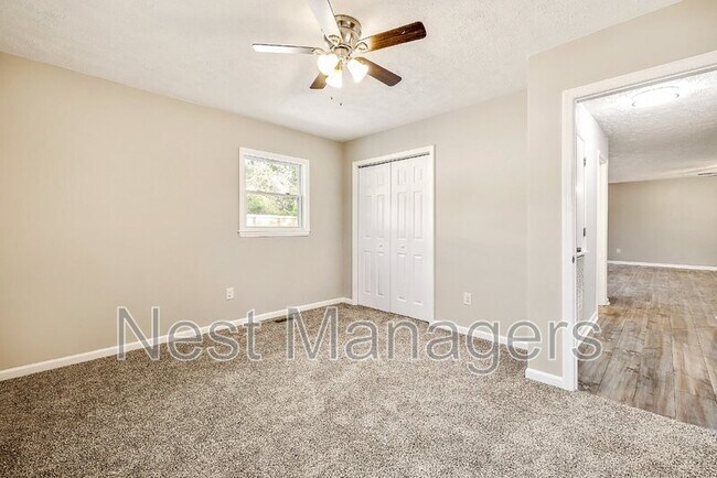 Building Photo - 1604 Crescent Dr