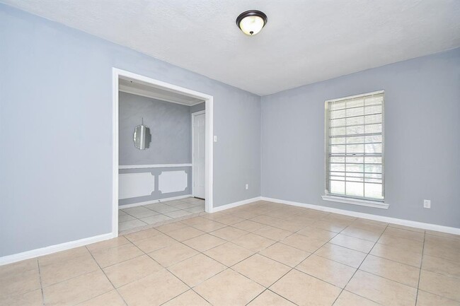 Building Photo - 11627 Bandlon Dr
