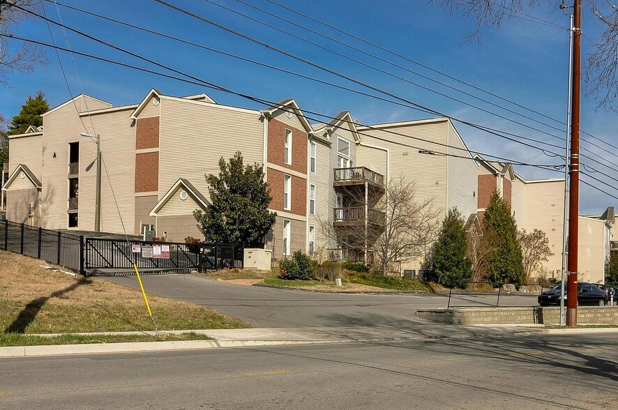 Building Photo - 420 Elysian Fields Rd