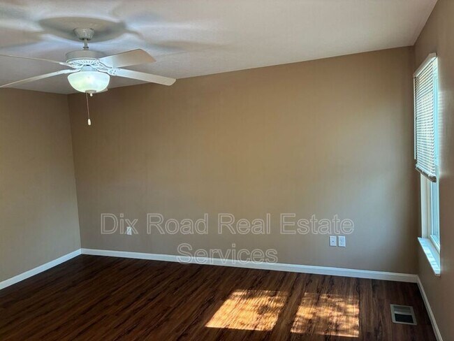 Building Photo - 461 Draft Ct