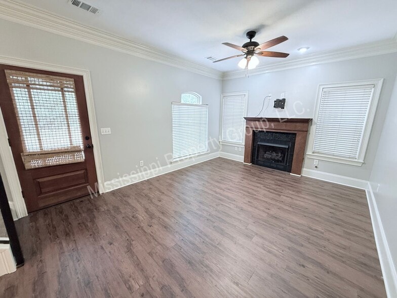 Building Photo - 120 Falls Grove