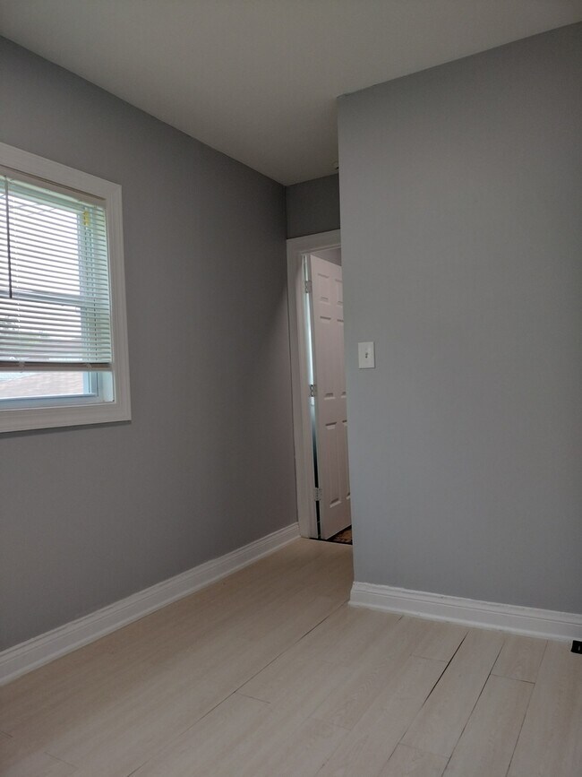 Building Photo - 1344 W 98th Pl