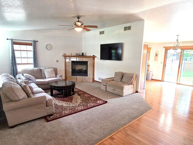Building Photo - Updated 4 bedroom Greenfield ranch home