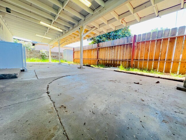 Building Photo - SDN 1171-1173