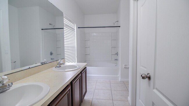 Building Photo - 2333 Betsy Ross Ln