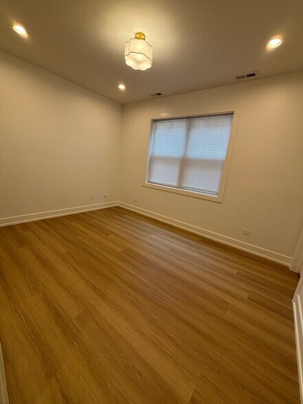 Building Photo - 6042 S Eberhart Ave