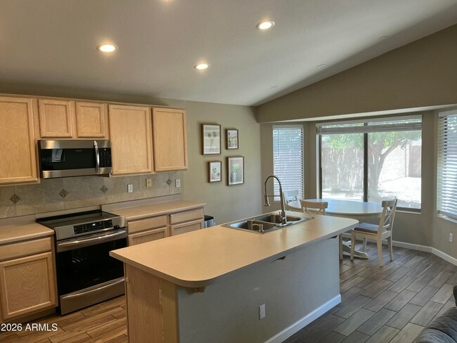 Building Photo - 1181 W Goldfinch Way