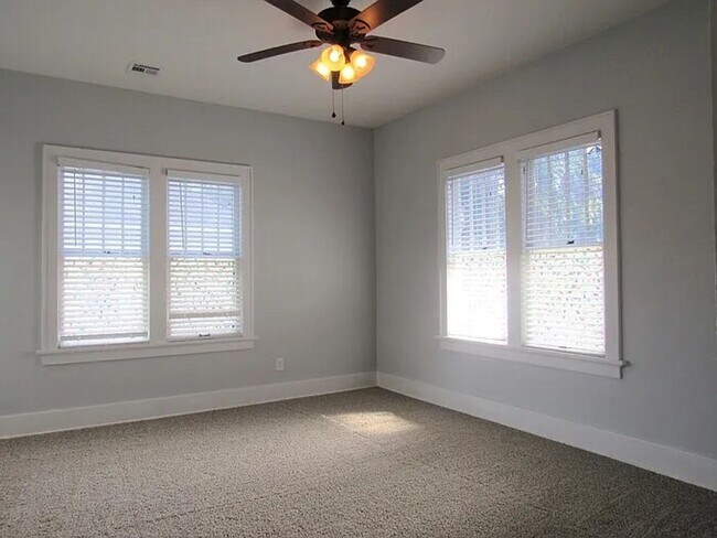 Building Photo - Stunning 4-Bed, 3-Bath Gem 1 Minute from Midtown!