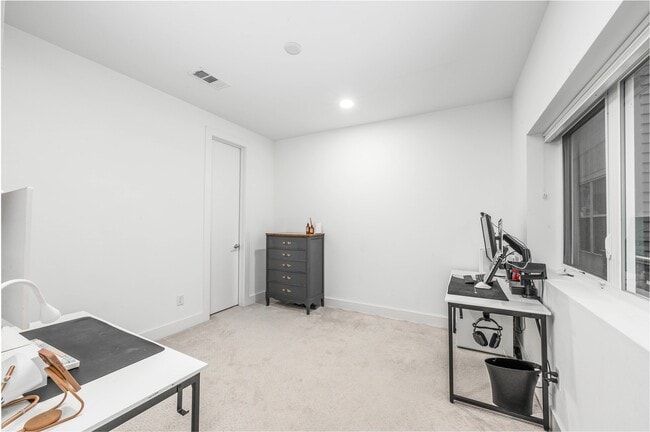 Building Photo - 1141 W 18th St