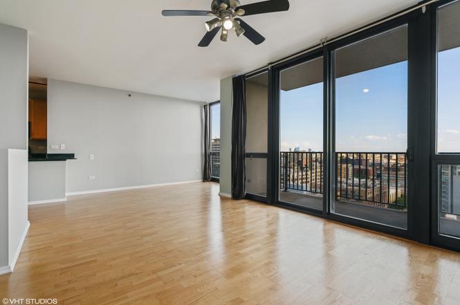 Building Photo - 210 S Desplaines St