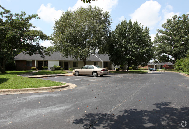 Exterior - Bunn Manor Apartments