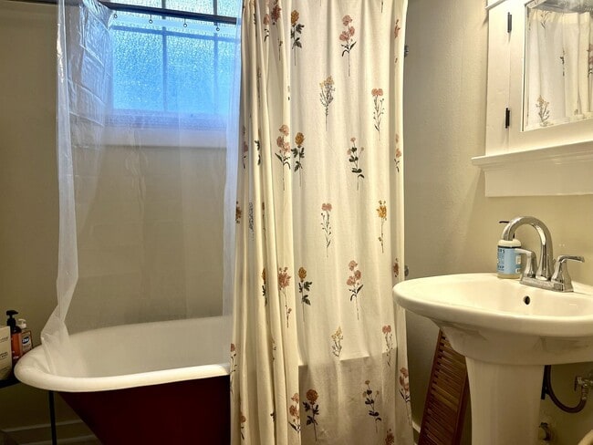 Building Photo - Rental in Heart of Mid City