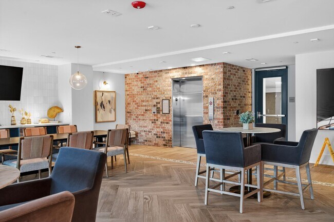 Building Photo - 76 Old Mill Bottom Rd N