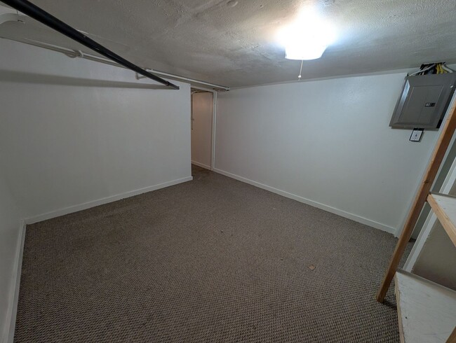 Building Photo - Quaint 2 Bedroom in Navy Yard City - TONS of Extra Space! Available Now!