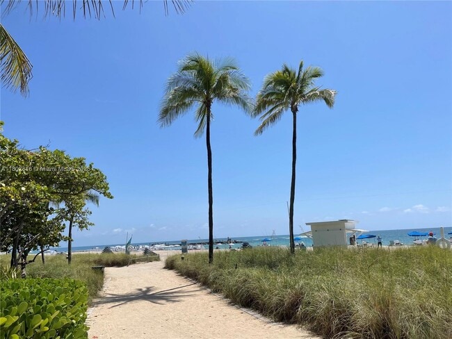 Building Photo - 10275 Collins Ave