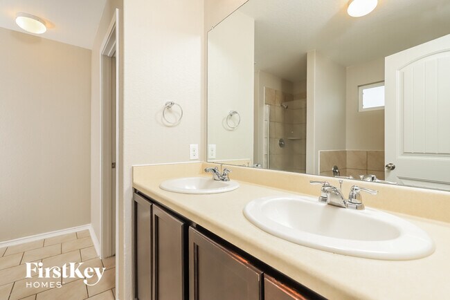 Building Photo - 10254 Metz Vly