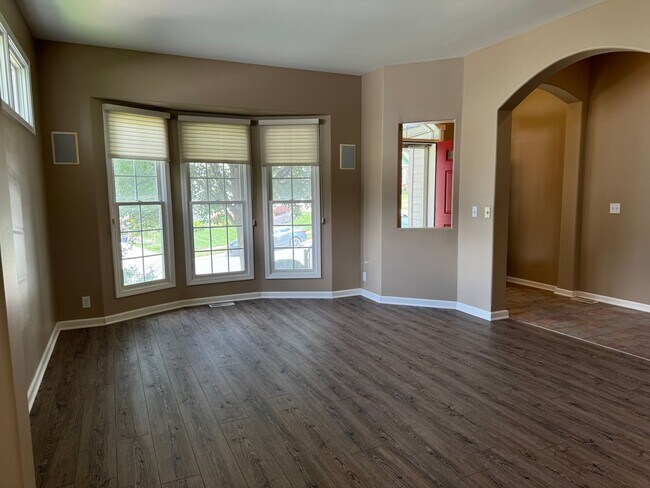 Building Photo - Elkhorn Home For Rent In Quiet Neighborhood