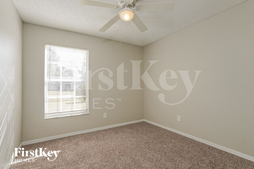 Building Photo - 360 Clay St